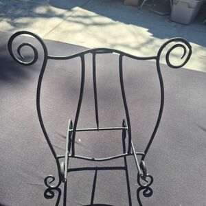 Elegant Black Metal Easel